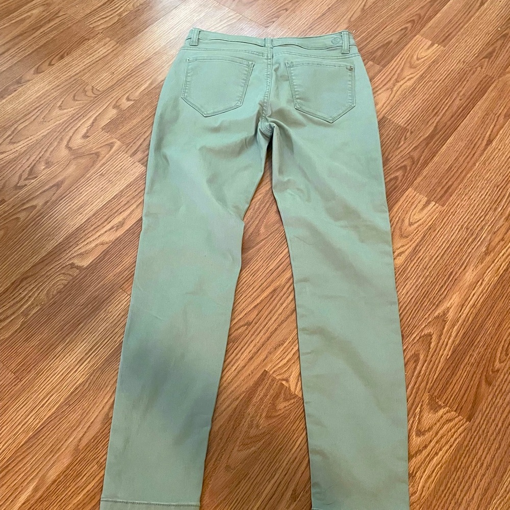 new skinny jean type of pants. Green size 6 or 28